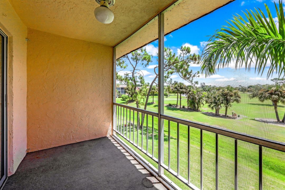 225 Turtle Lake Ct #304, Naples, FL 34105