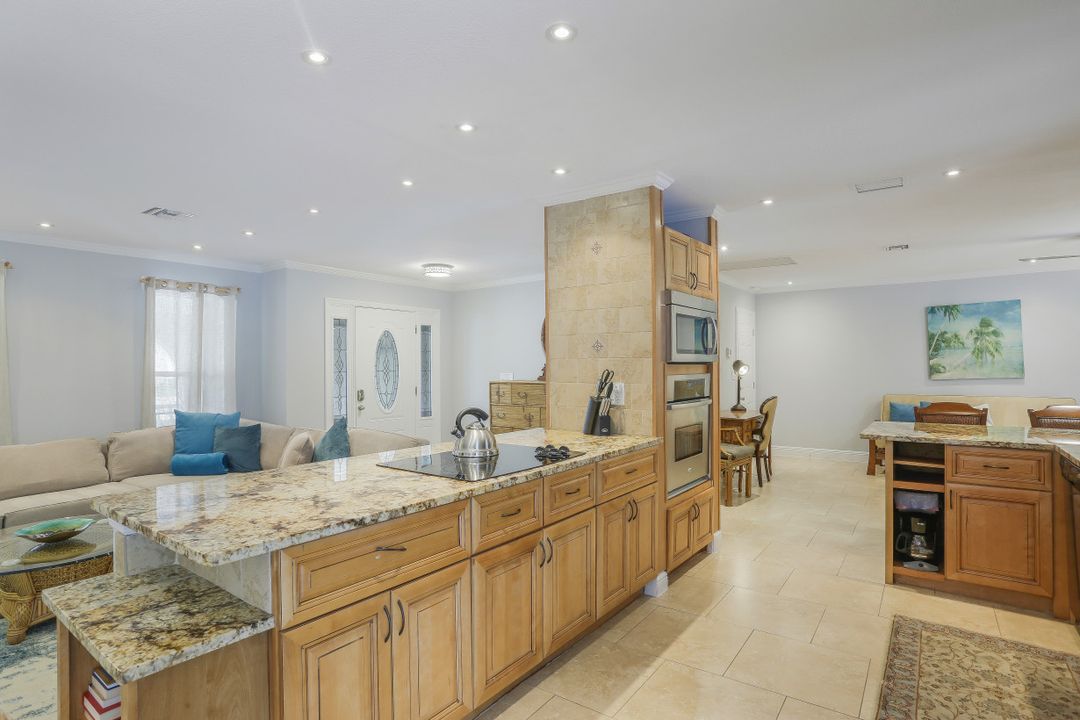 318 Sand Hill St, Marco Island, FL 34145