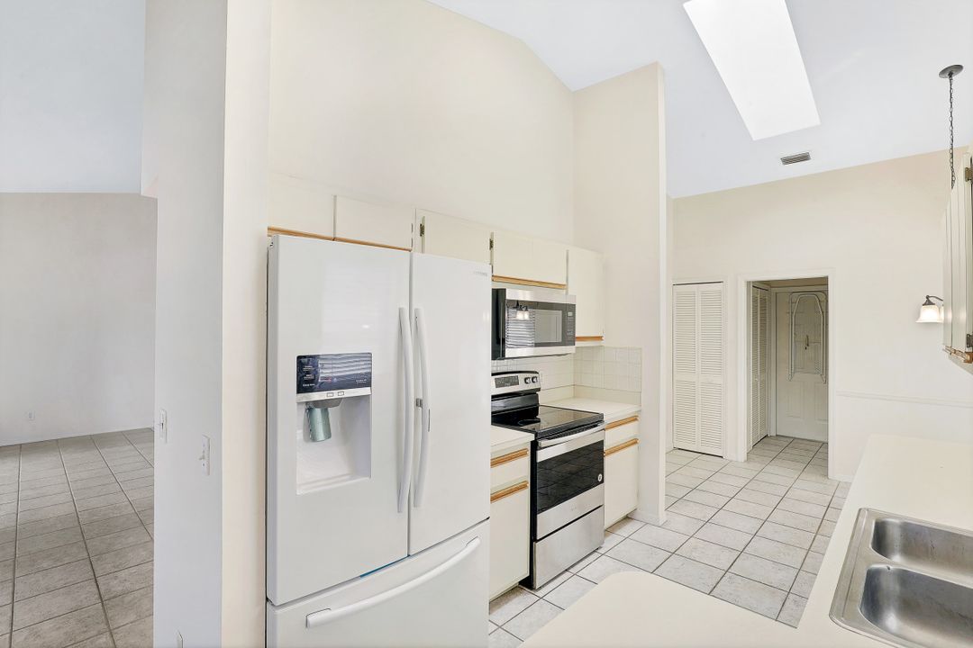 1121 SE 21st St, Cape Coral, FL 33990