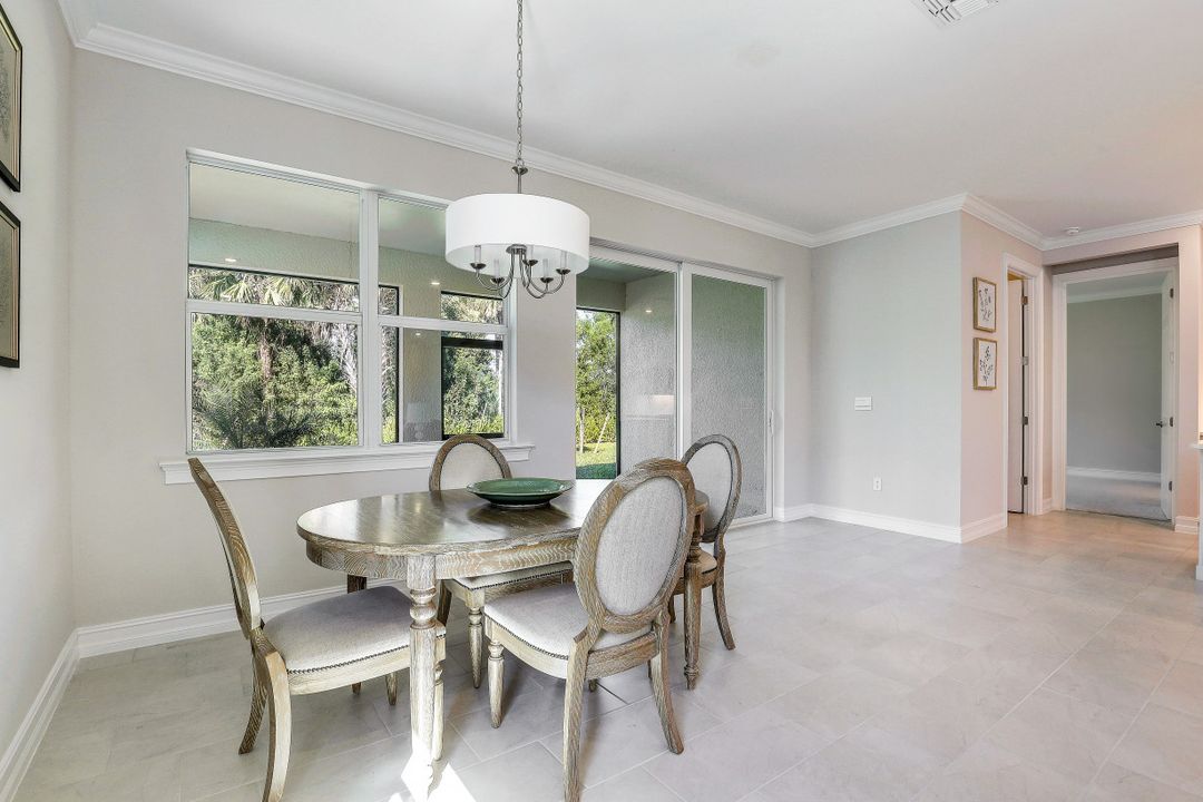 315 Tamarindo Ln, Naples, FL 34114