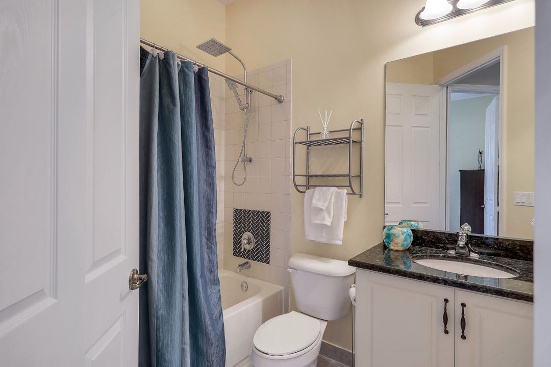 3370 Baltic Dr, Naples, FL 34119