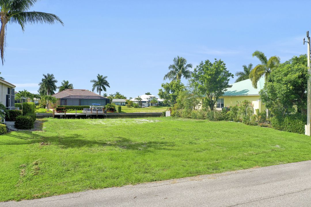 977 Hunt Ct, Marco Island, FL 34145