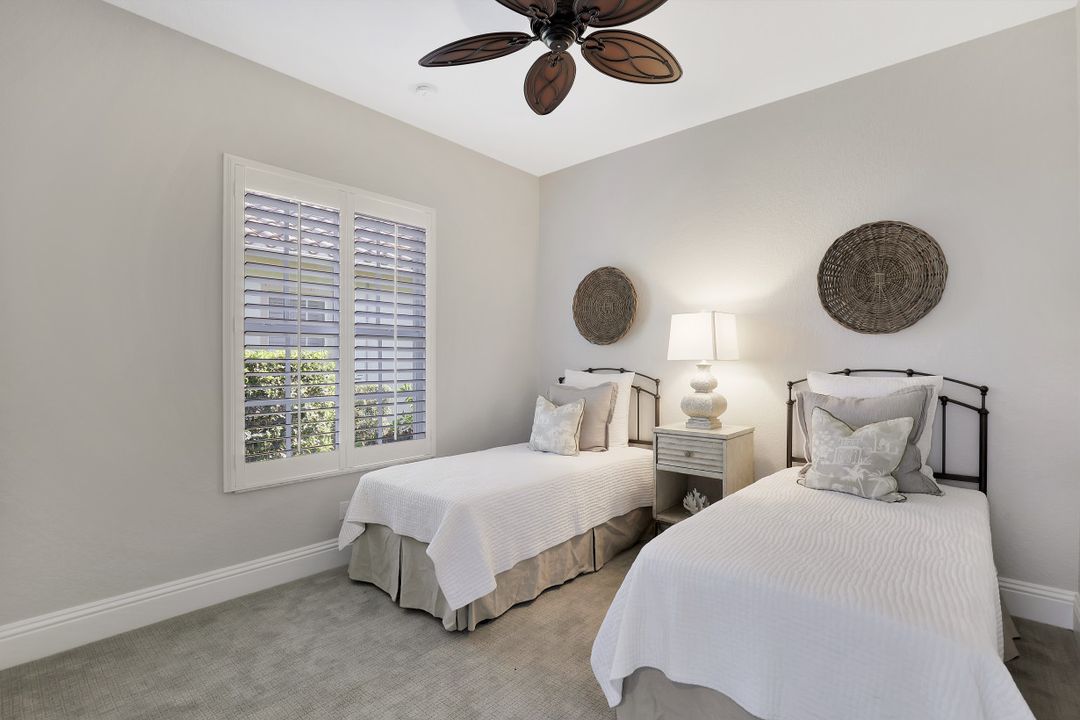 8761 Hideaway Harbor Ct, Naples, FL 34120