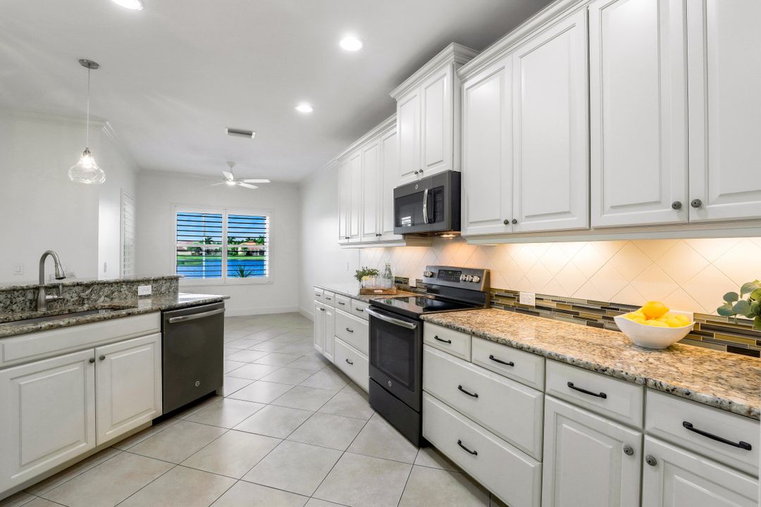 14559 Grapevine Dr, Naples, FL 34114