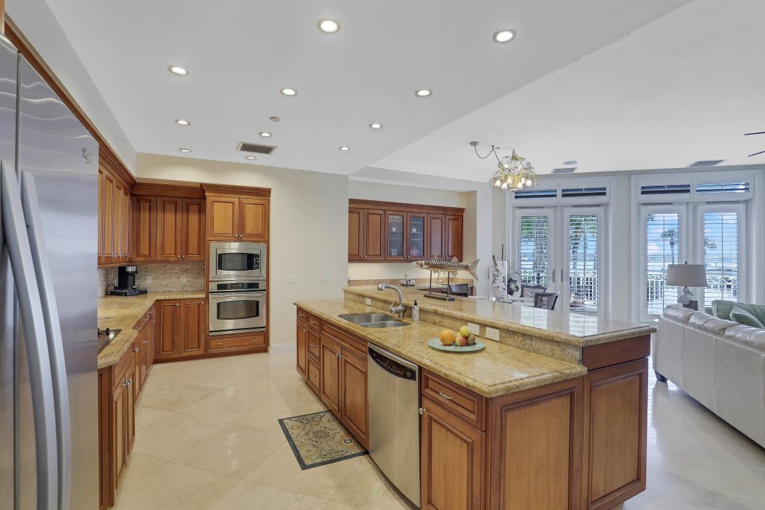 1001 10th Ave S #F3, Naples, FL 34102