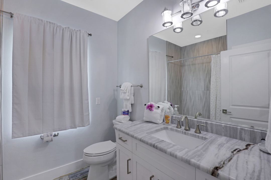 816 San Carlos Dr, Fort Myers Beach, FL 33931