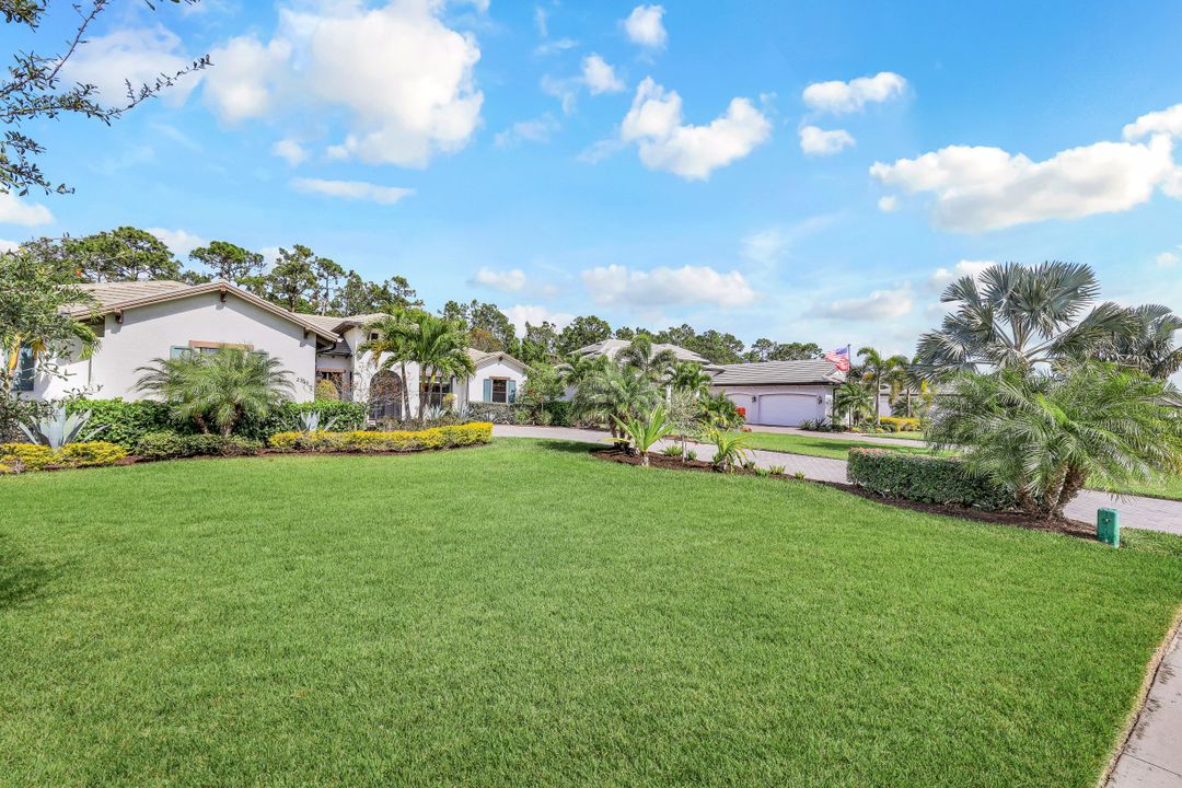2303 Somerset Pl, Naples, FL 34120