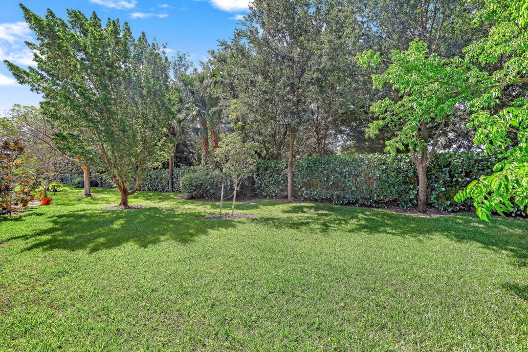 3195 Pacific Dr, Naples, FL 34119