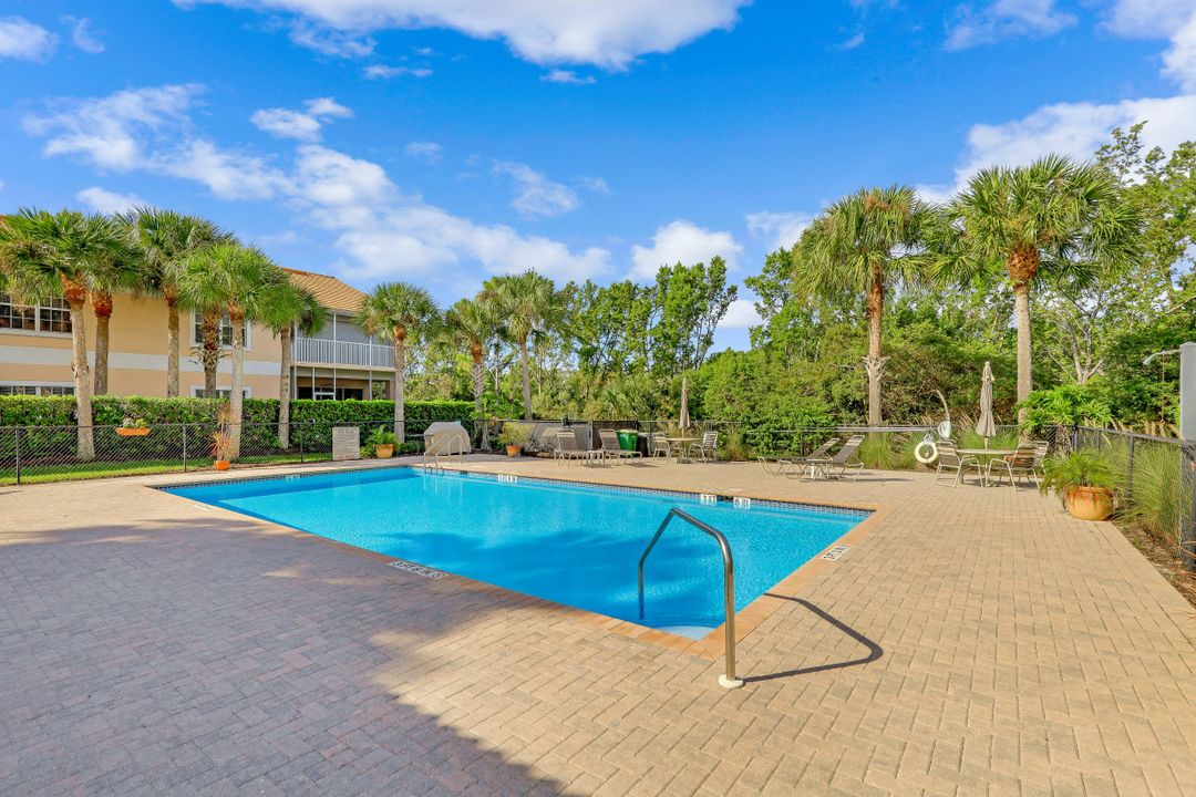 6325 Lexington Ct, Naples, FL 34110