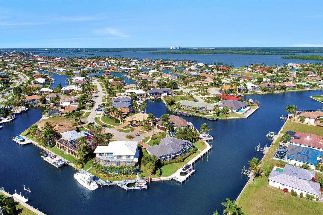 148 Geranium Ct, Marco Island, FL 34145