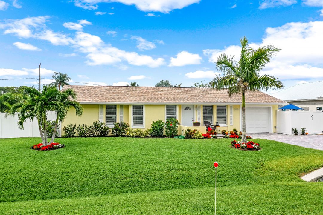 698 105th Ave N, Naples, FL 34108