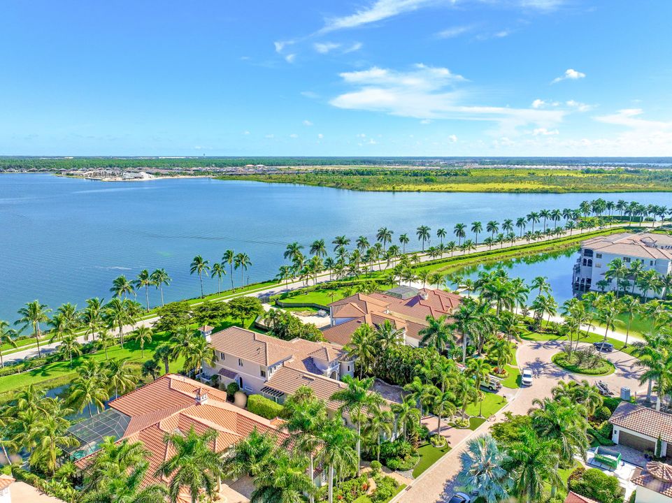 18000 Via Bellamare Ln, Miromar Lakes, FL 33913