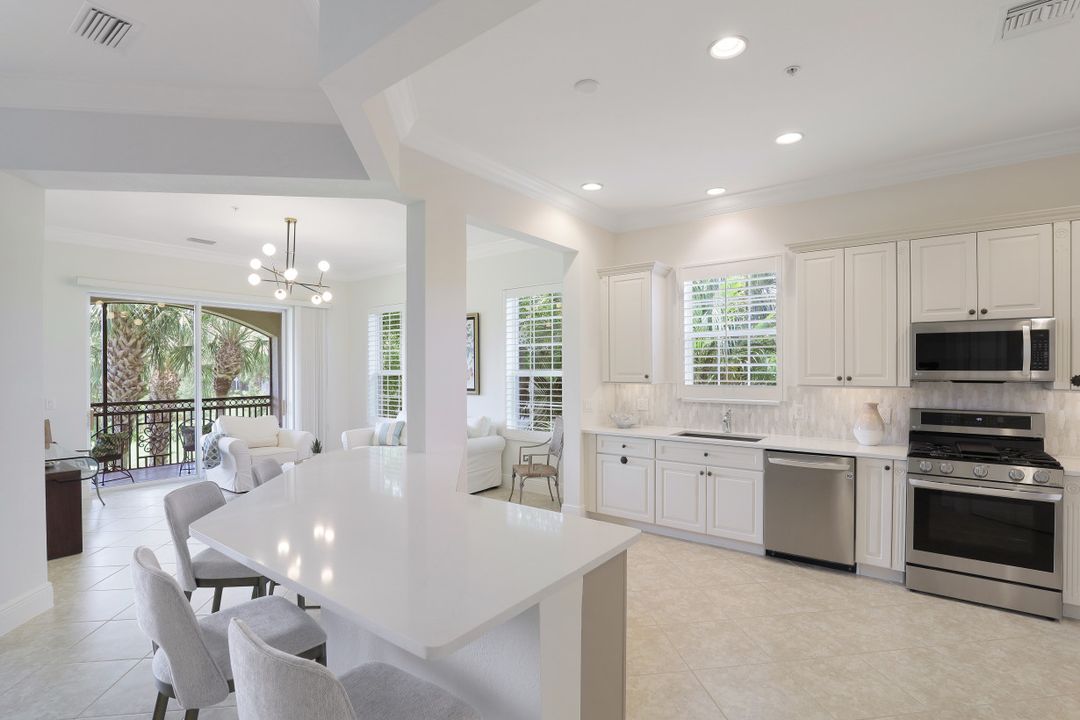 3176 Serena Ln #202, Naples, FL 34114