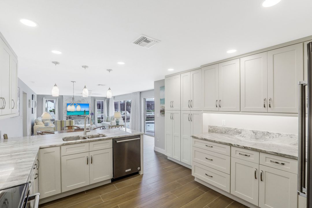 166 Hollyhock Ct, Marco Island, FL 34145