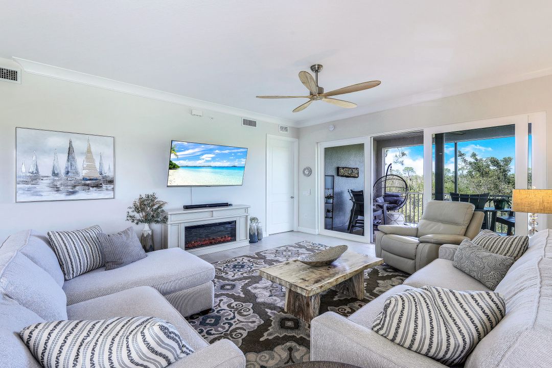 164 Indies Dr East #106, Naples, FL