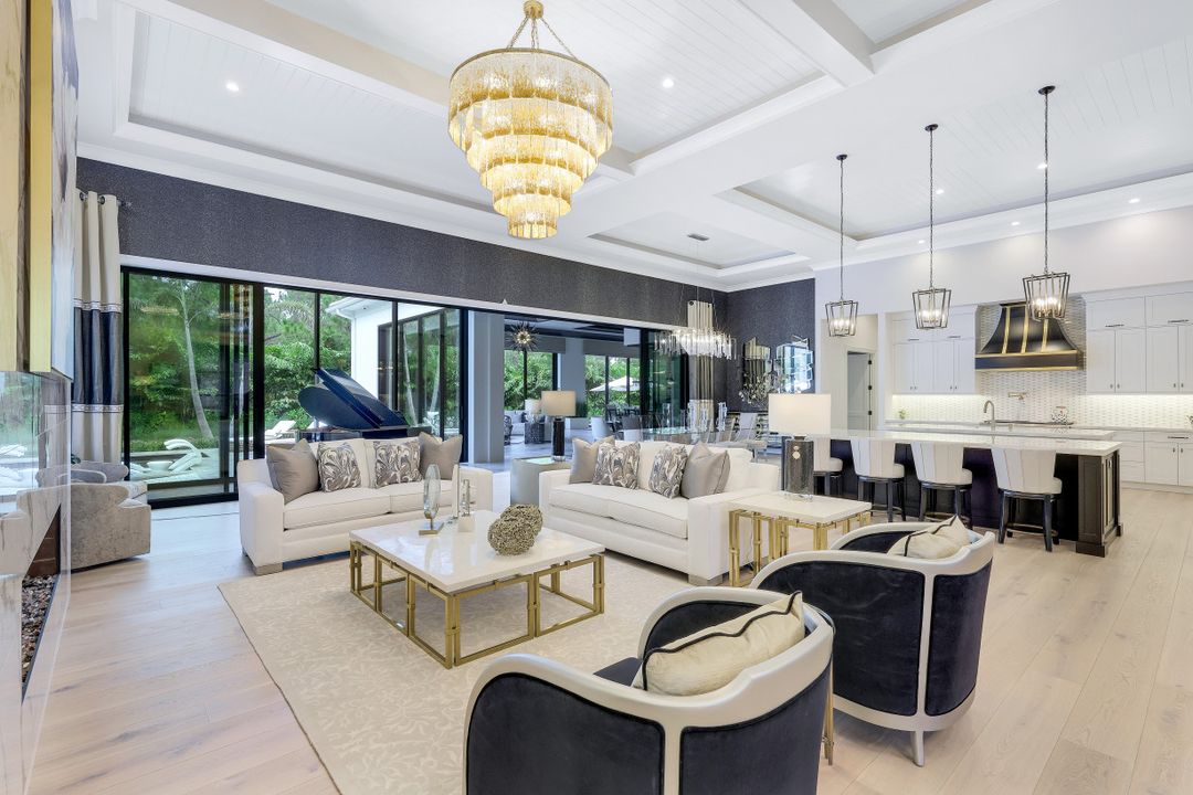 359 Warwick Way, Naples, FL 34110