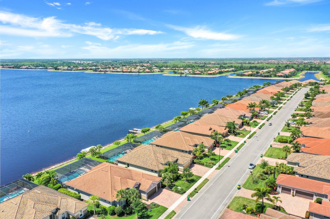 9273 Quarry Dr, Naples, FL 34120