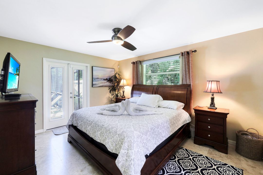 657 91st Ave N, Naples, FL 34108