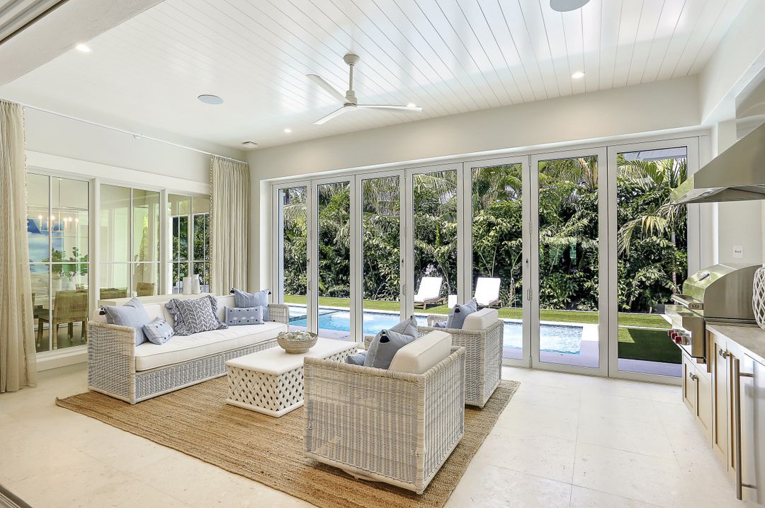 1040 2nd St S, Naples, FL 34102