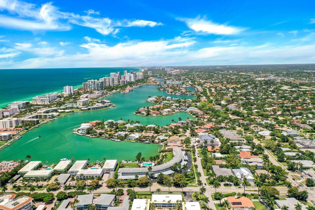 383 Harbour Dr #302, Naples, FL 34103