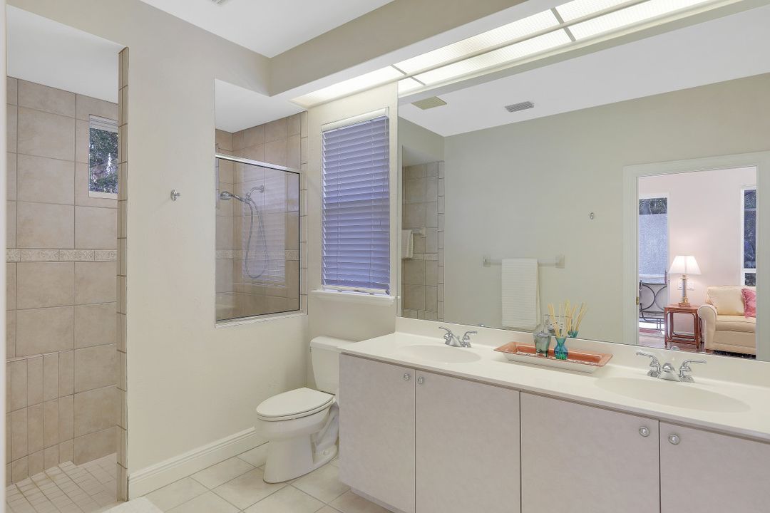 237 Charleston Ct, Naples, FL 34110