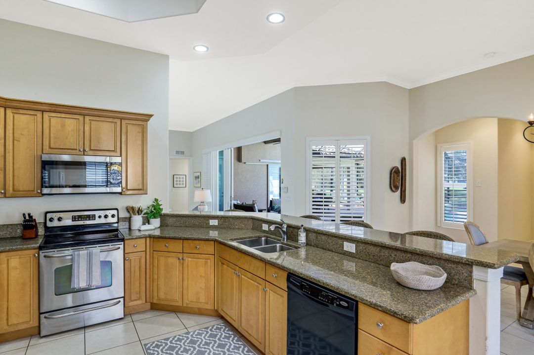 919 Tivoli Ct, Naples, FL 34104