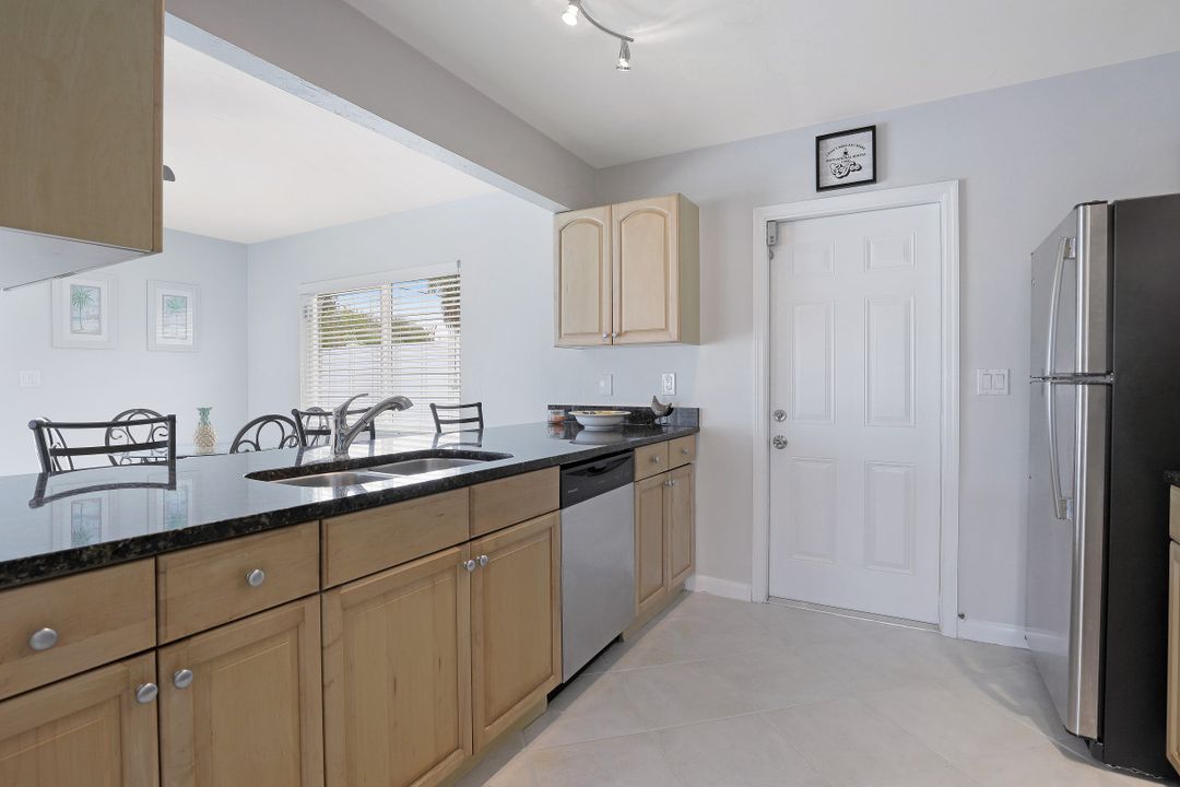 701 93rd Ave N, Naples, FL 34108