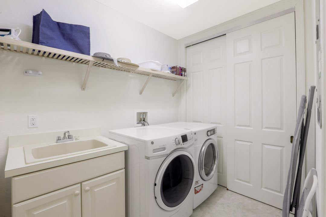 7842 Hawthorne Dr #1701, Naples, FL 34113