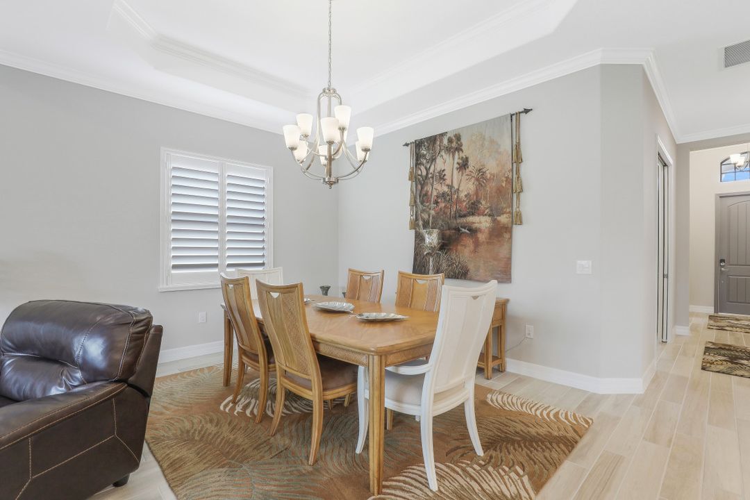 1913 Mustique St, Naples, FL 34120