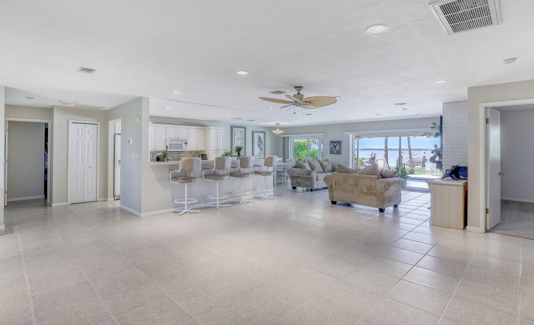 256 Bayshore Dr, Cape Coral, FL 33904