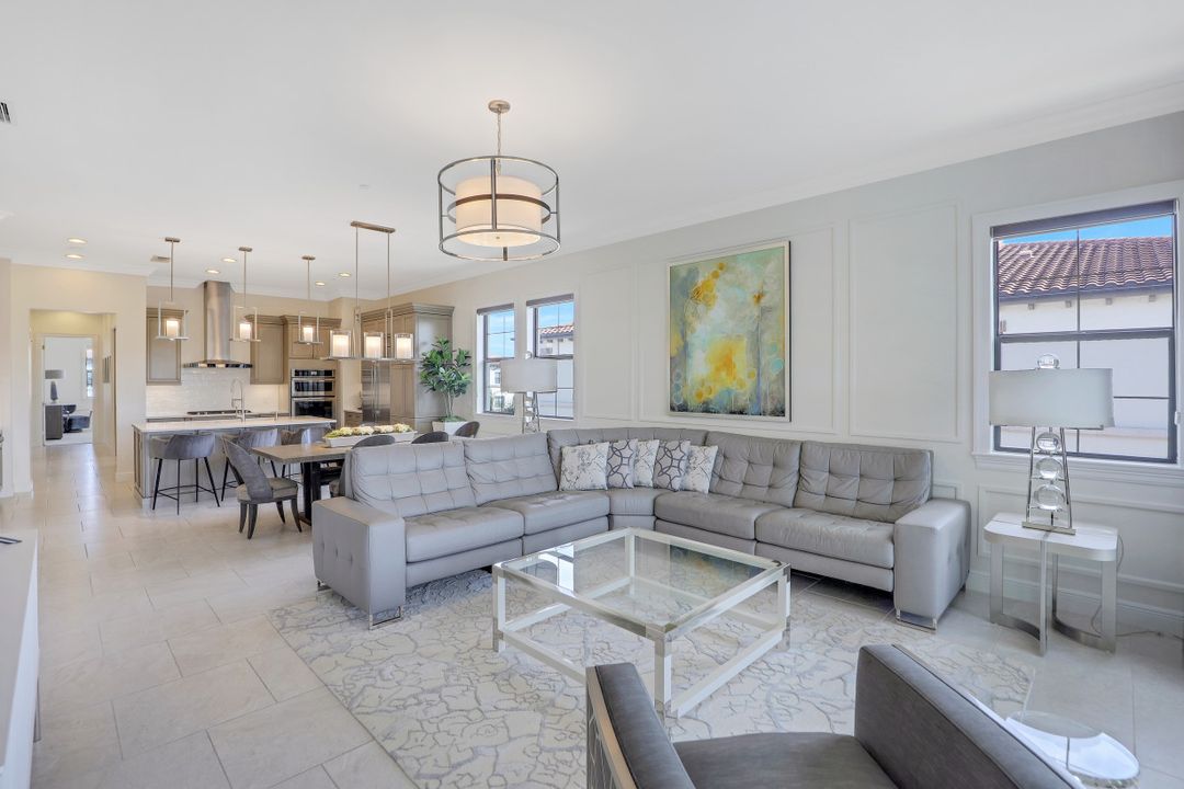 16386 Viansa Way #301, Naples, FL 34110