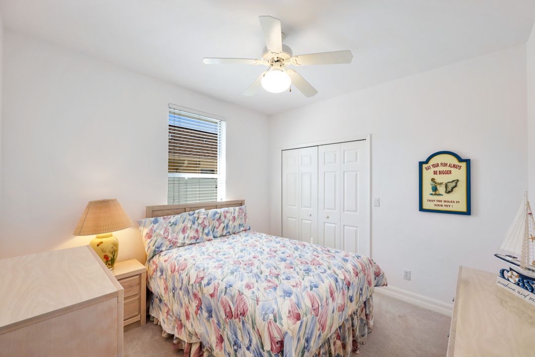 586 93rd Ave N, Naples, FL 34108