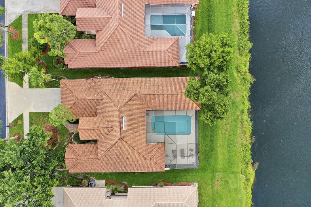 1087 Tivoli Dr, Naples, FL 34104