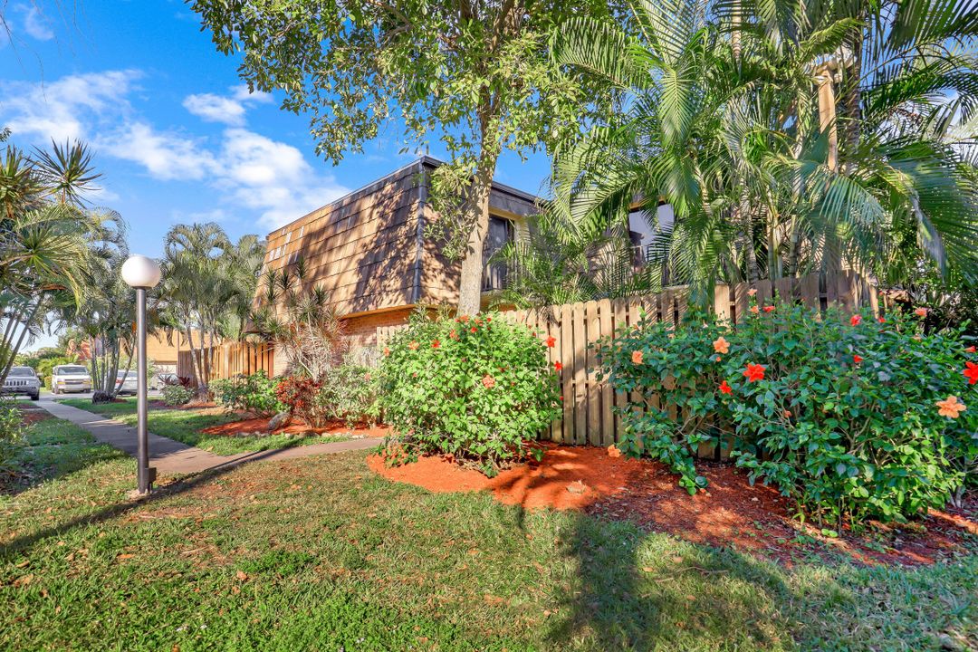 5620 Malt Dr #2, Fort Myers, FL 33907