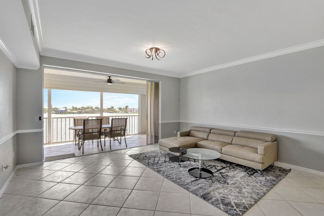 9700 Gulf Shore Dr #202, Naples, FL 34108