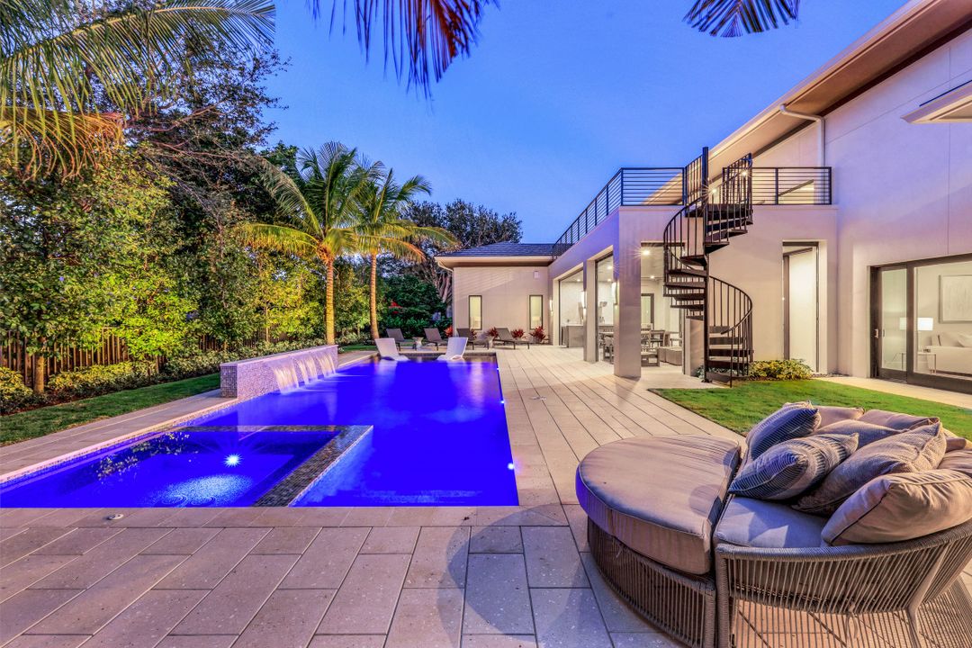 817 Buttonbush Ln, Naples, FL 34108