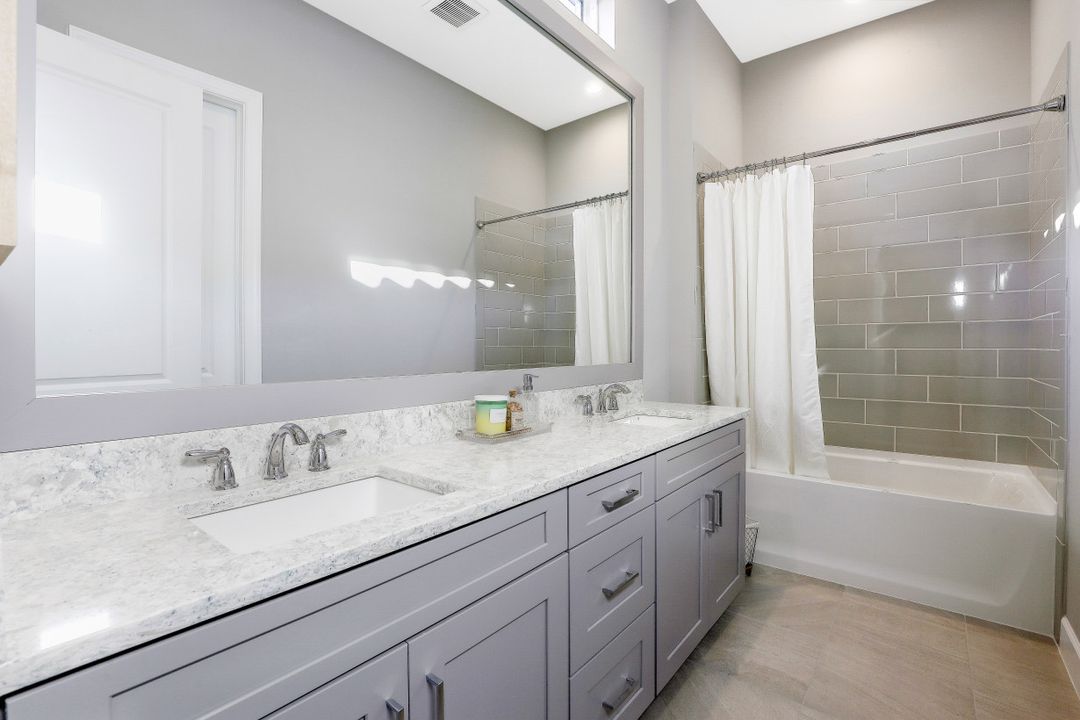 9308 Tulipano Ter, Naples, FL 34119