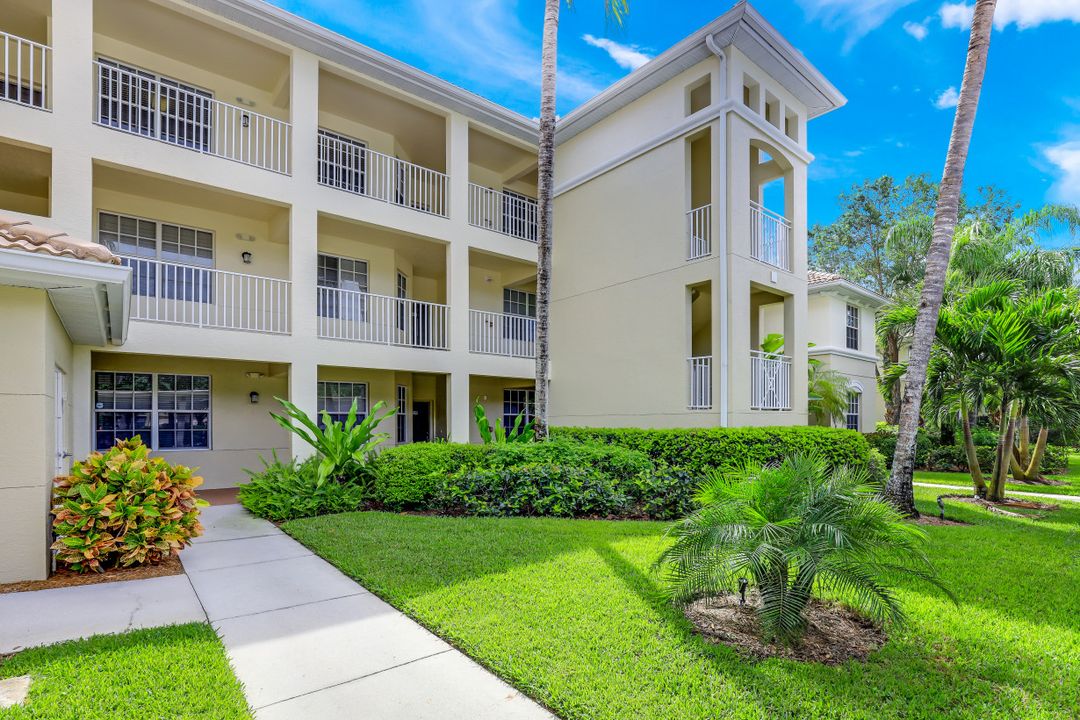 1886 Tarpon Bay Dr S #304, Naples, FL 34119