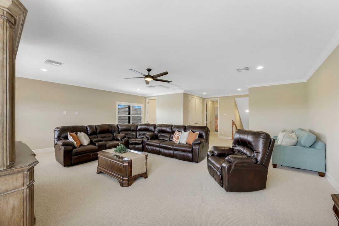 9004 Sorreno Ct, Naples, FL 34119