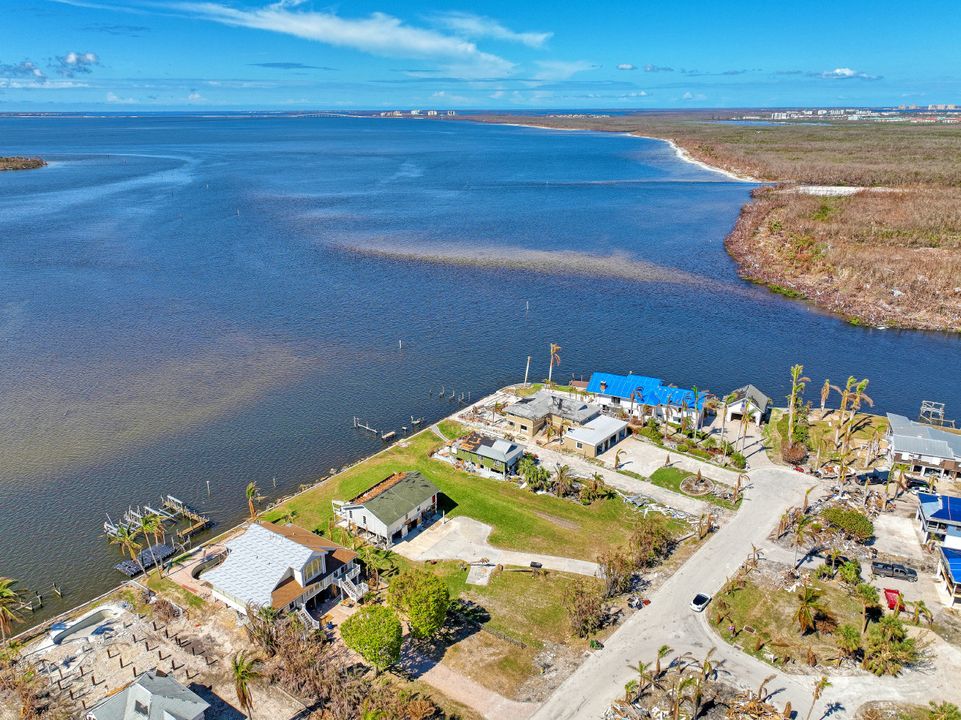 932 San Carlos Dr, Fort Myers Beach, FL 33931