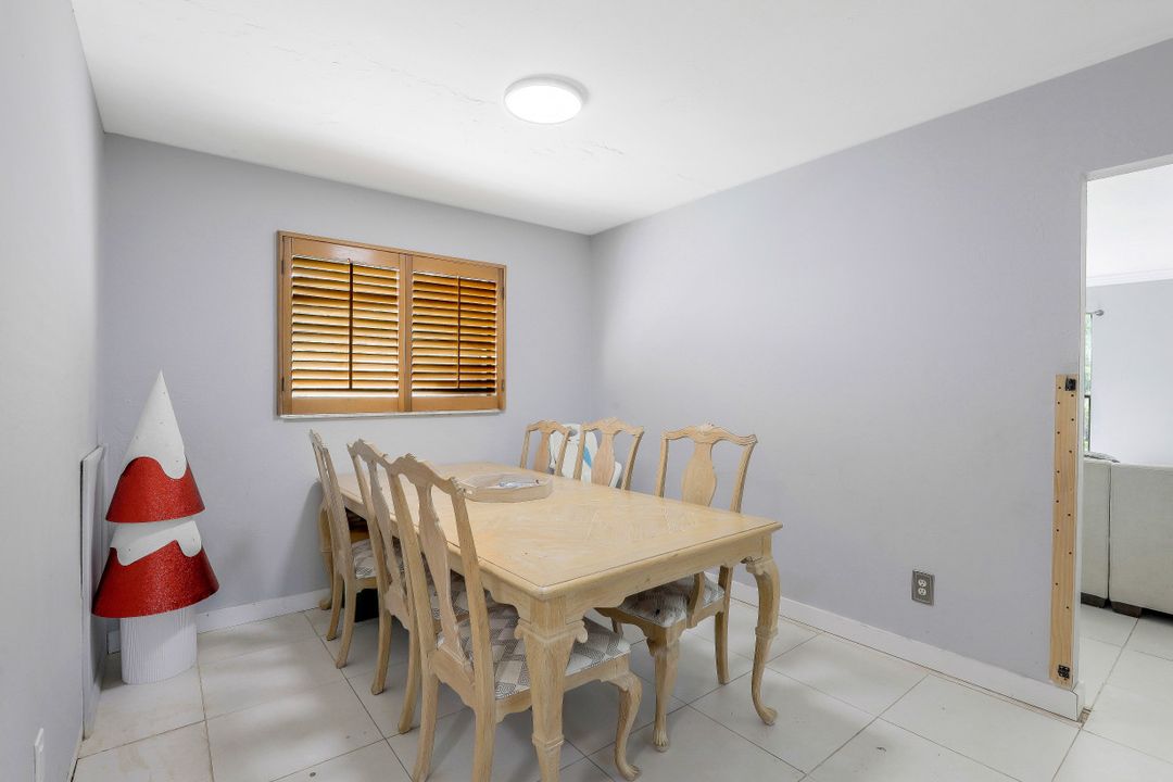 781 11th St SW, Naples, FL 34117