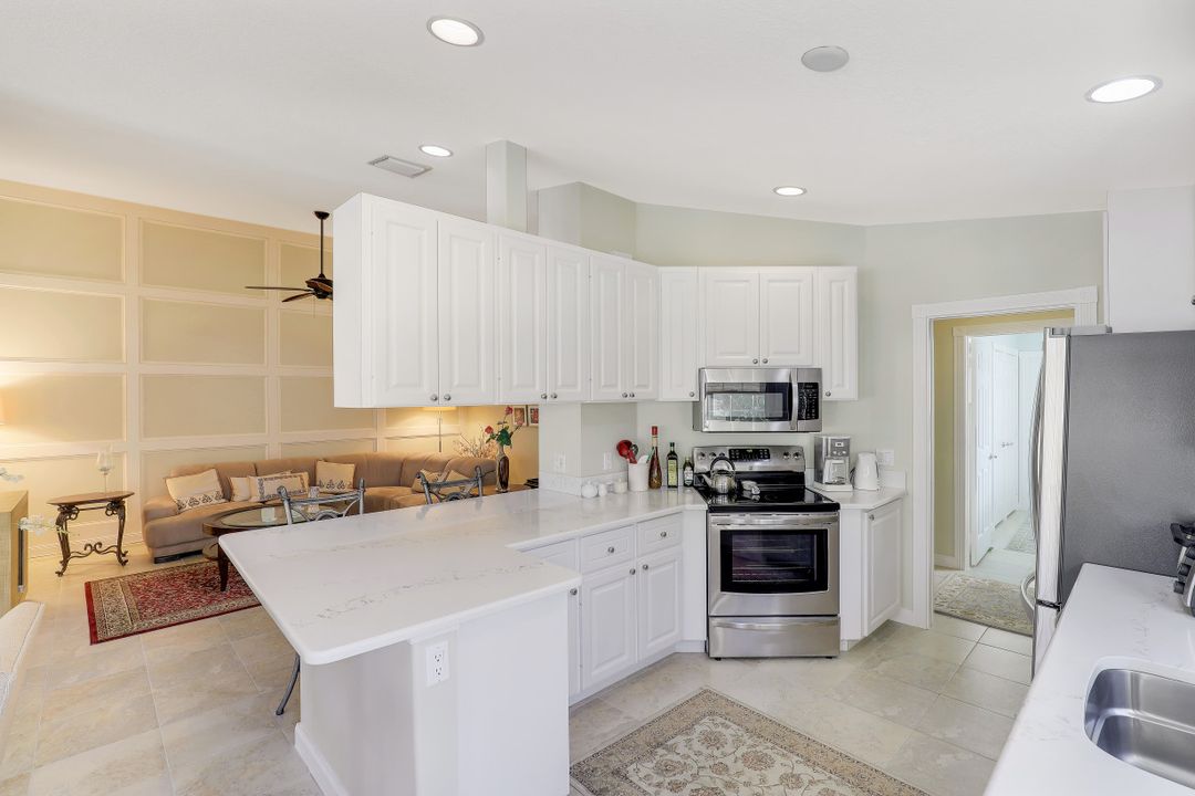 8113 Xenia Ln, Naples, FL 34114