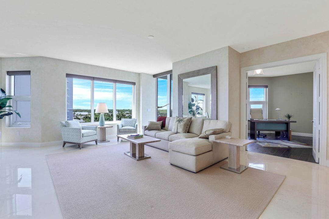 13675 Vanderbilt Dr #610, Naples, FL 34110