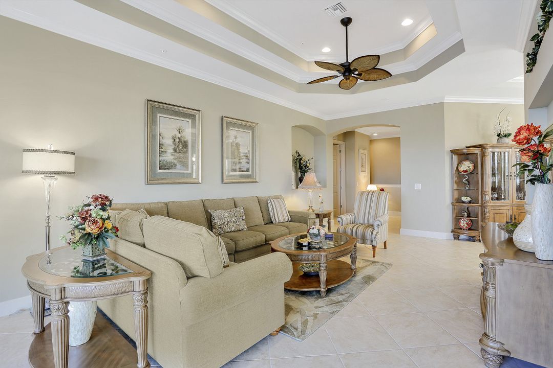 9060 Siesta Bay Dr #201, Naples, FL 34120