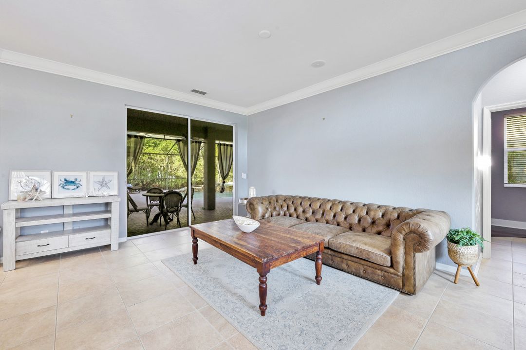 2047 Terrazzo Ln, Naples, FL 34104