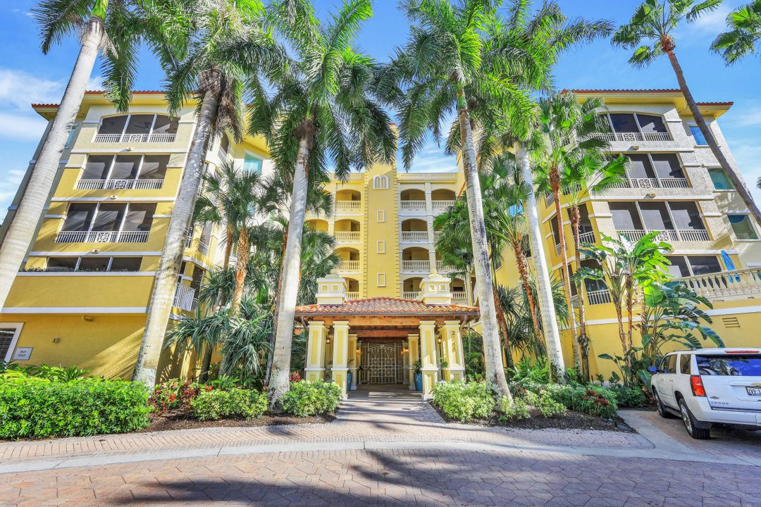 2748 Tiburon Blvd E #304, Naples, FL 34109