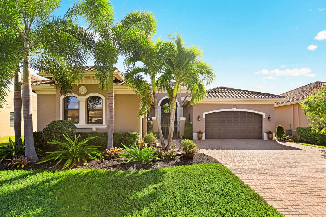 2760 Crystal Way, Naples, FL 34119