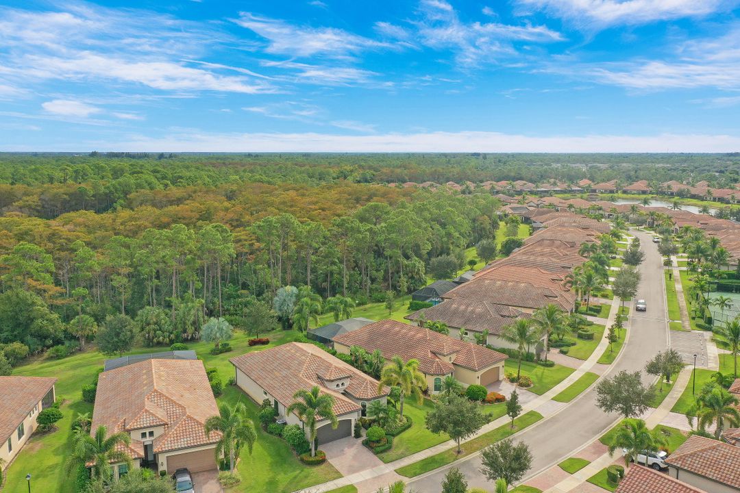 9367 Isla Bella Cir, Bonita Springs, FL 34135