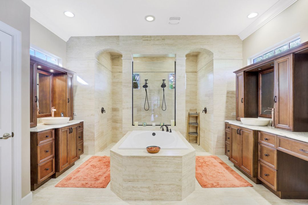 8806 Spinner Cove Ln, Naples, FL 34120