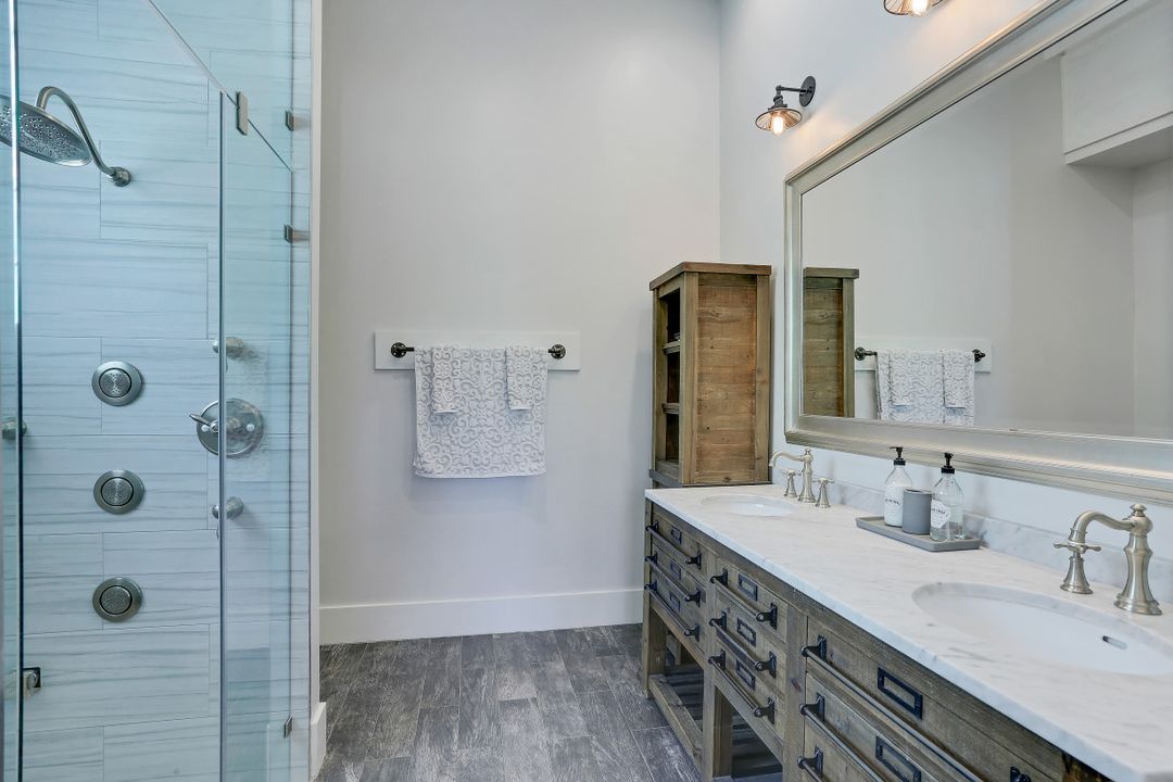 4441 5th Ave NW, Naples, FL 34119